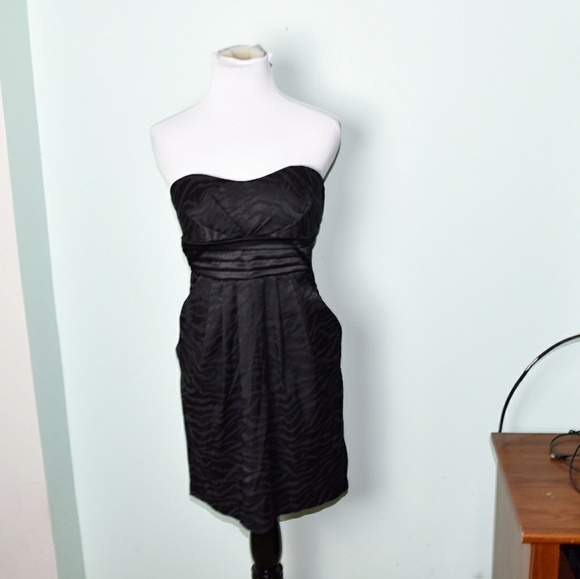 Dresses & Skirts - Adorable Black Strapless Dress